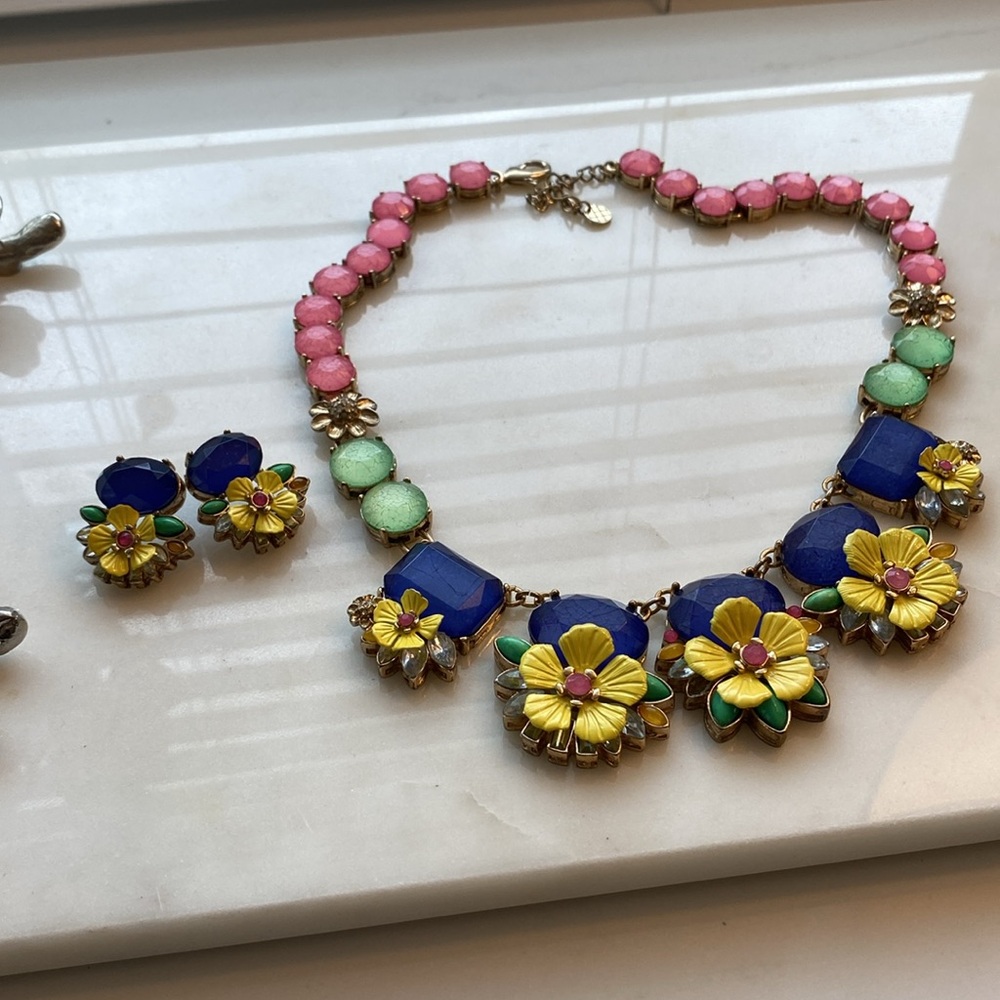 Gorgeous flowered jeweled Necklace and Earrings SET.
Multicolor 🌺🌸🌼Talbots - Picture 8 of 9